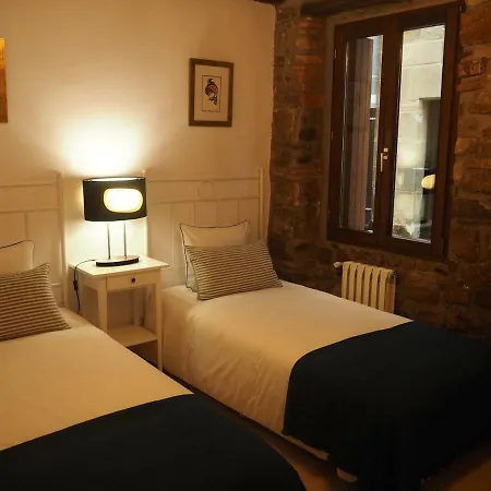 Piso Con Encanto En La Parte Vieja. Apartamento Hondarribia