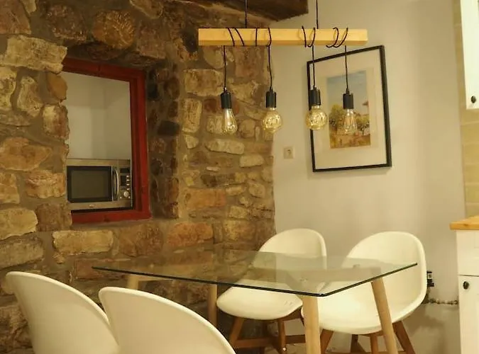 Piso Con Encanto En La Parte Vieja. * Hondarribia