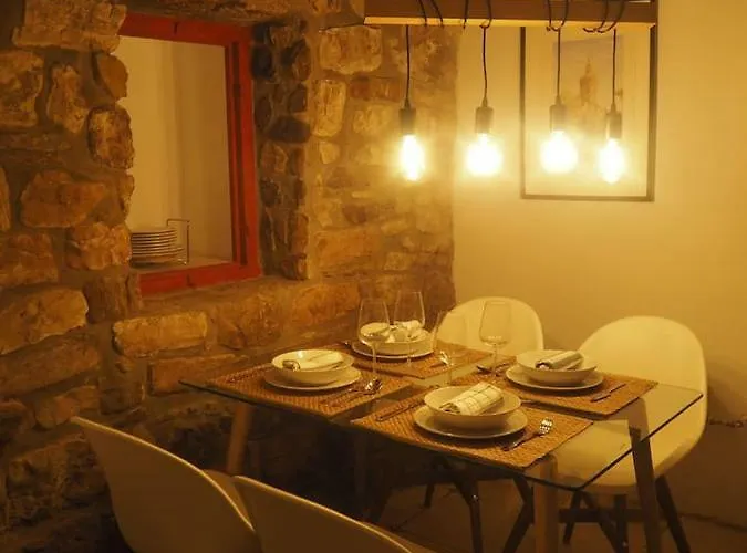 Piso Con Encanto En La Parte Vieja. *